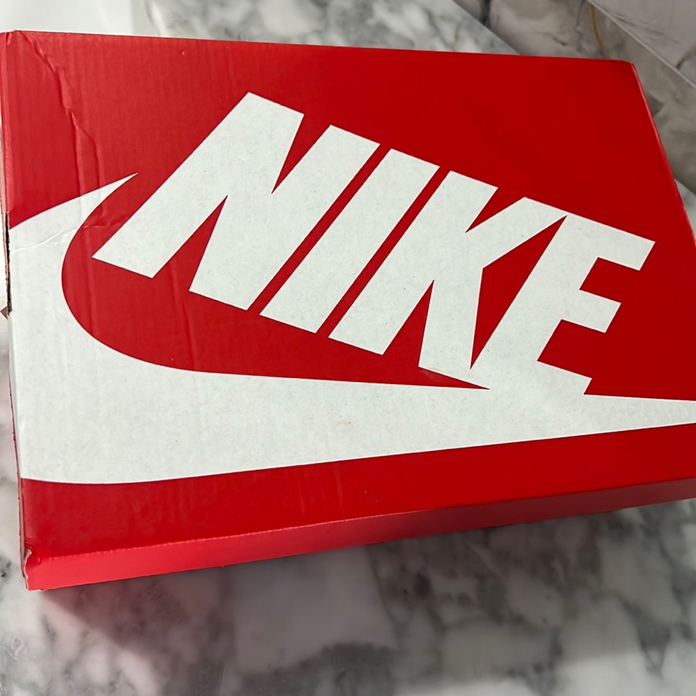 Brand new air max pink , brown